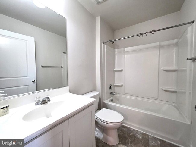 Building Photo - 426 Creekbed Cir