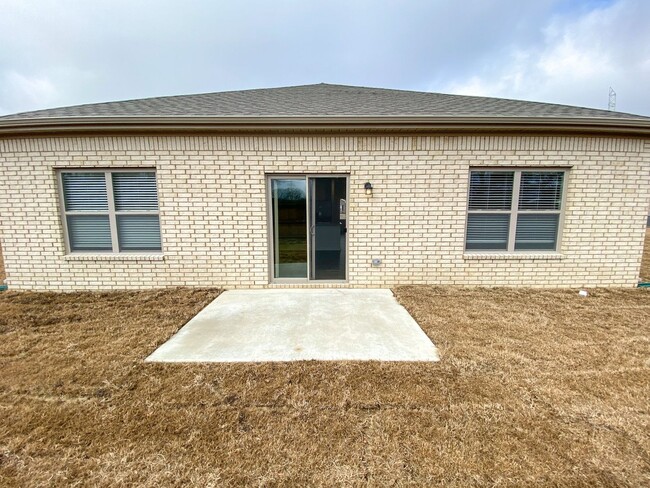 Building Photo - 3 bed 2 bath new construction in 2023 in M...