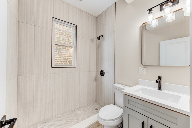 Building Photo - 2512 W 69th St