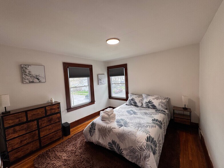 Building Photo - 186 Spruce Ave