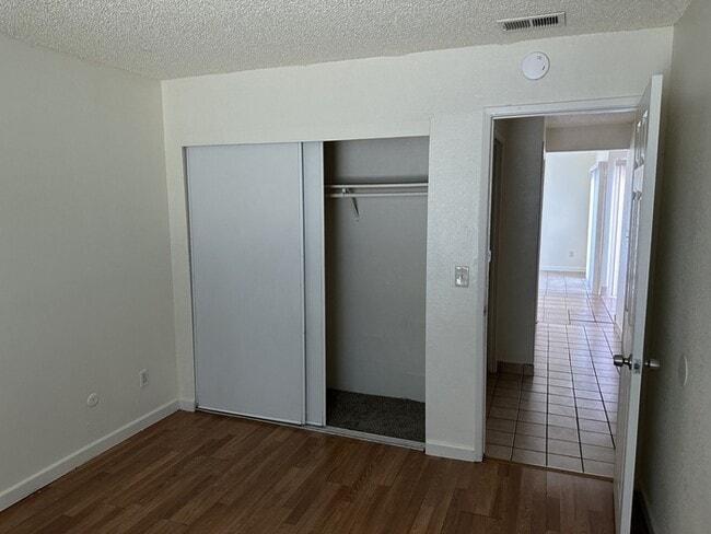 Building Photo - Stockton 2 Bedroom 1 Bathroom Duplex