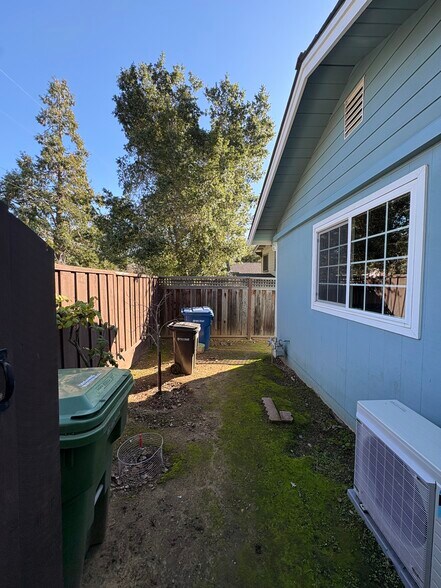 Building Photo - 14400 Springer Ave