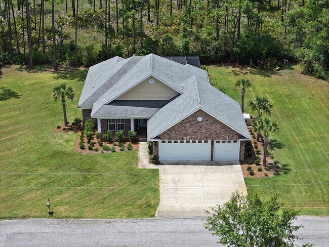 Building Photo - 206 E Pinehurst Dr