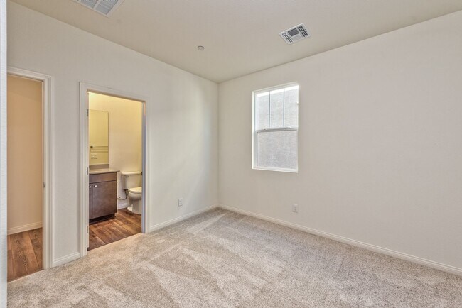 Building Photo - 2825 Gallarate Dr