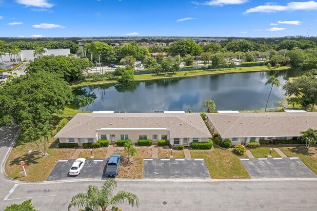 Building Photo - 8757 Bella Vista Dr