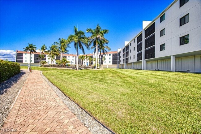 Building Photo - 226 3rd St W