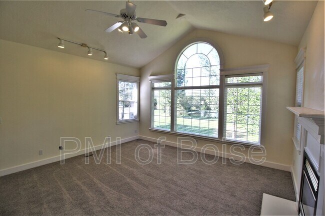 Building Photo - 85 S Linder Rd