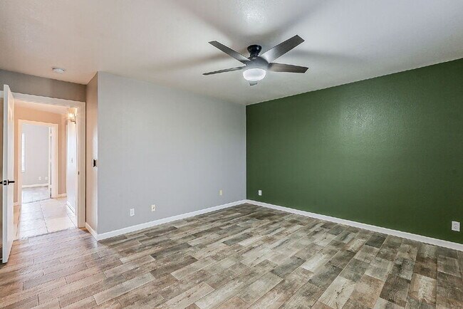 Building Photo - 841 N Hillridge