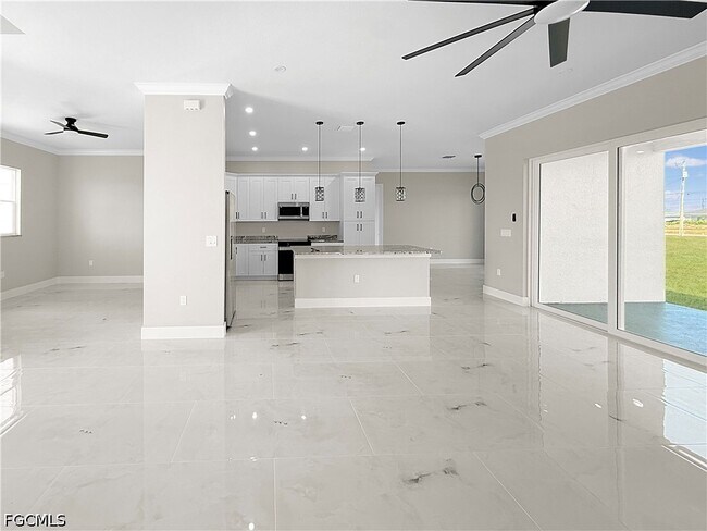 Building Photo - 303 NW 26th Ave