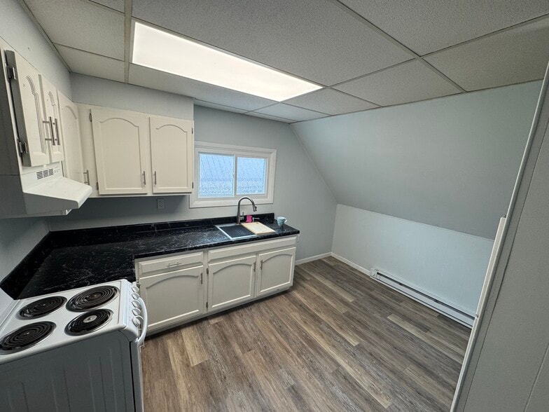 Kitchen - 546 Quincy Ave