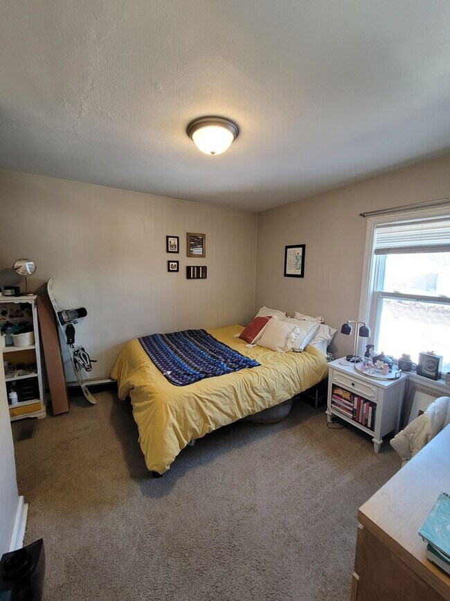 Building Photo - 731 E 7th St