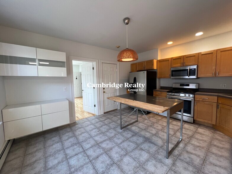 Primary Photo - 1228 Cambridge St