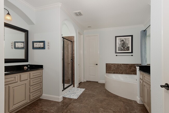 Building Photo - 47 Canoe Bend Dr