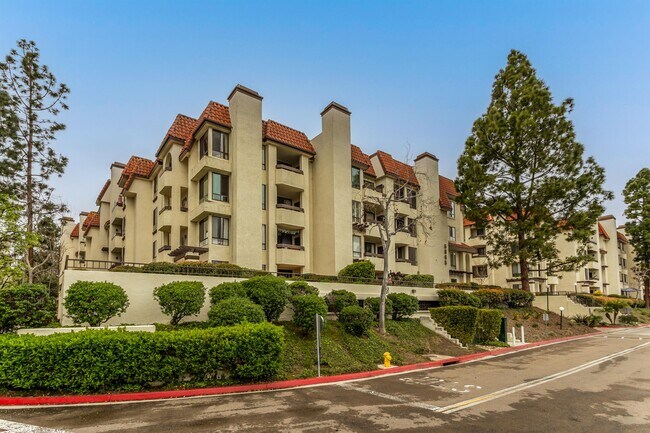 Building Photo - 5865 Friars Rd