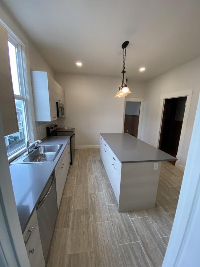 Building Photo - 4 bedroom in Daly City CA 94015