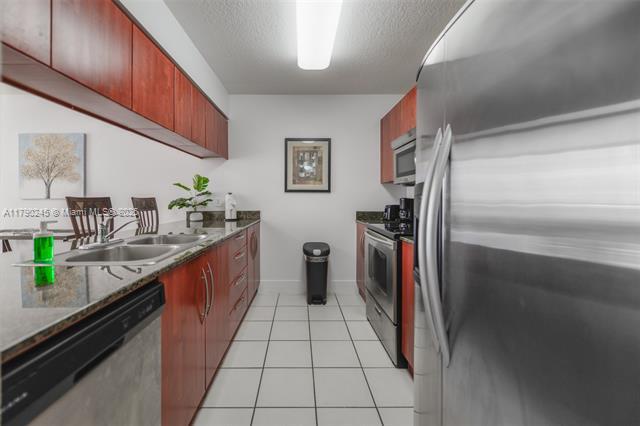 Building Photo - 1200 Brickell Bay Dr