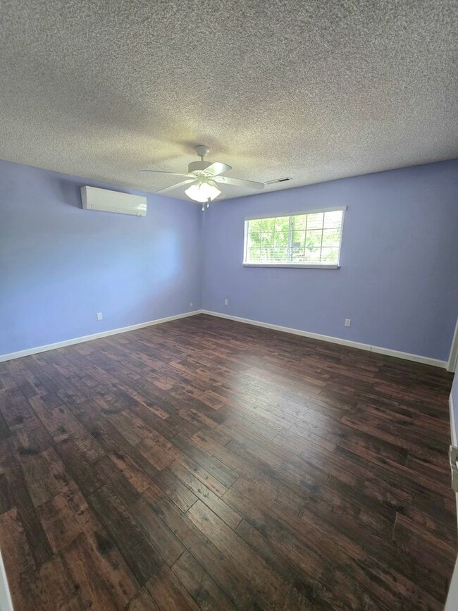Building Photo - 4BR/3BA with PRIVATE IN-LAW SUITE / SECOND LIVING SET-UP