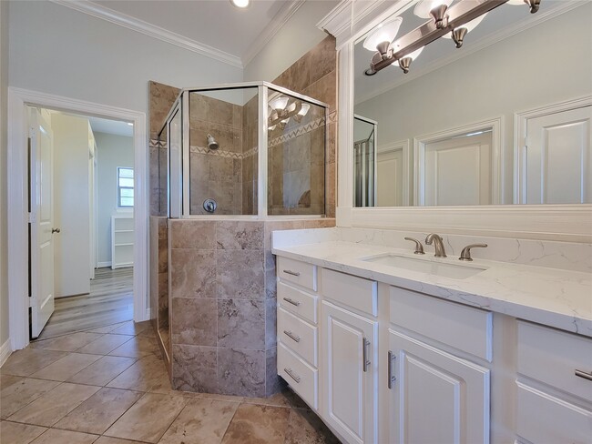 Building Photo - 2416 La Branch St