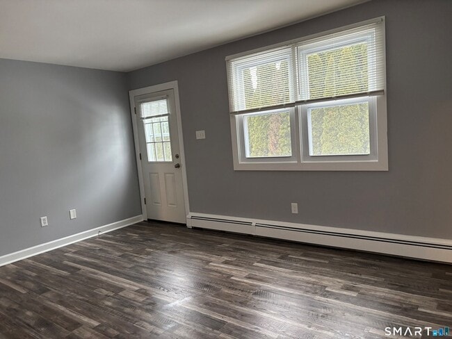 Building Photo - 142 Meridian St