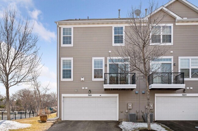 Building Photo - 7601 Elm Grove Cir