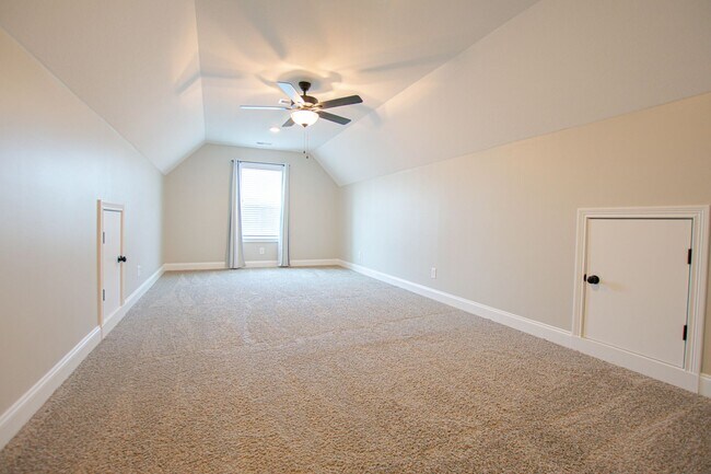 Building Photo - Pet Friendly Four Bedroom with Bonus!