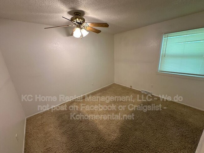 Building Photo - 4028 E 123 Terrace