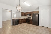 Building Photo - 4 Bed, No Carpet Home in Kyle, Available for Immediate Move-In