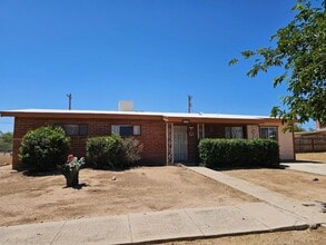 Building Photo - Brick Charmer in established neighborhood