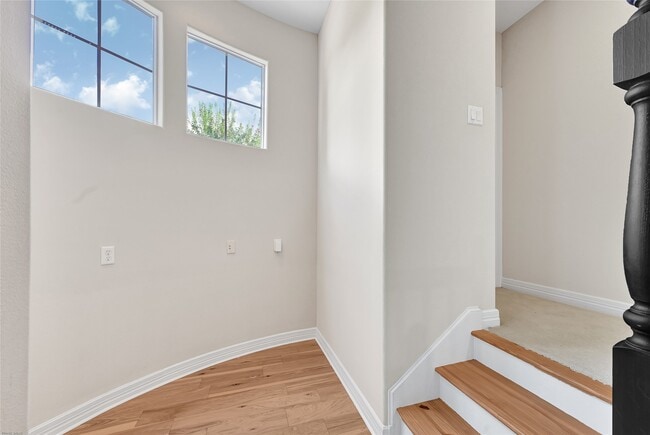 Building Photo - 15222 Hilltop View Dr