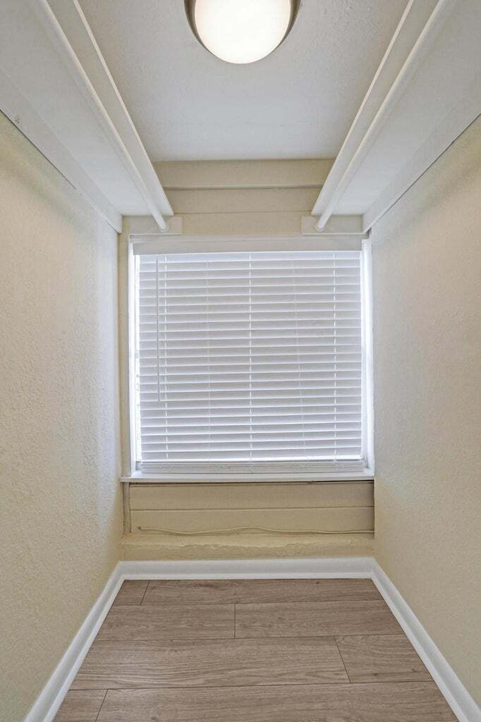 Building Photo - 1205 S Lake Dr