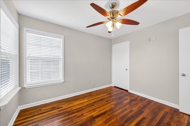 Building Photo - 929 Ashland Dr