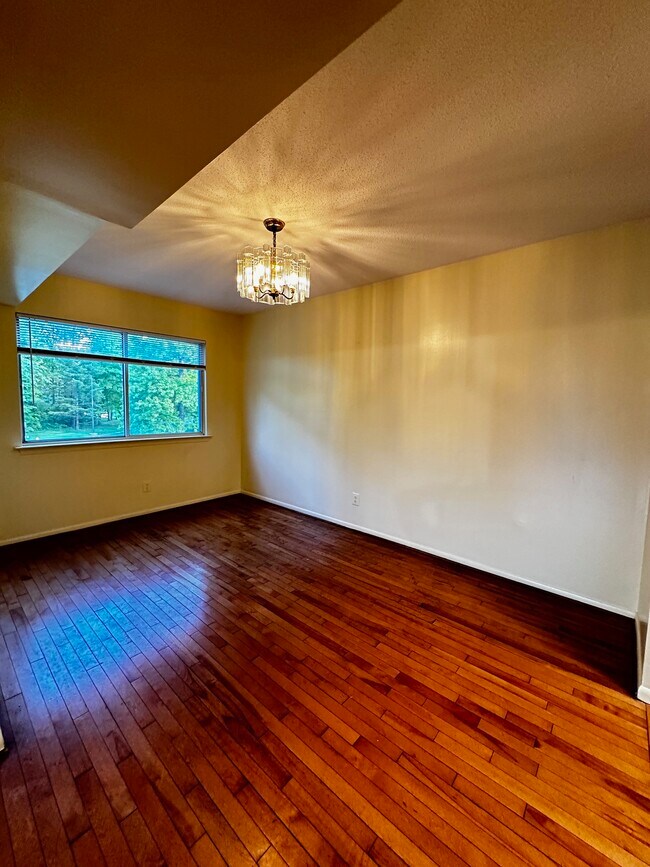 Building Photo - 2 Wynwood Dr