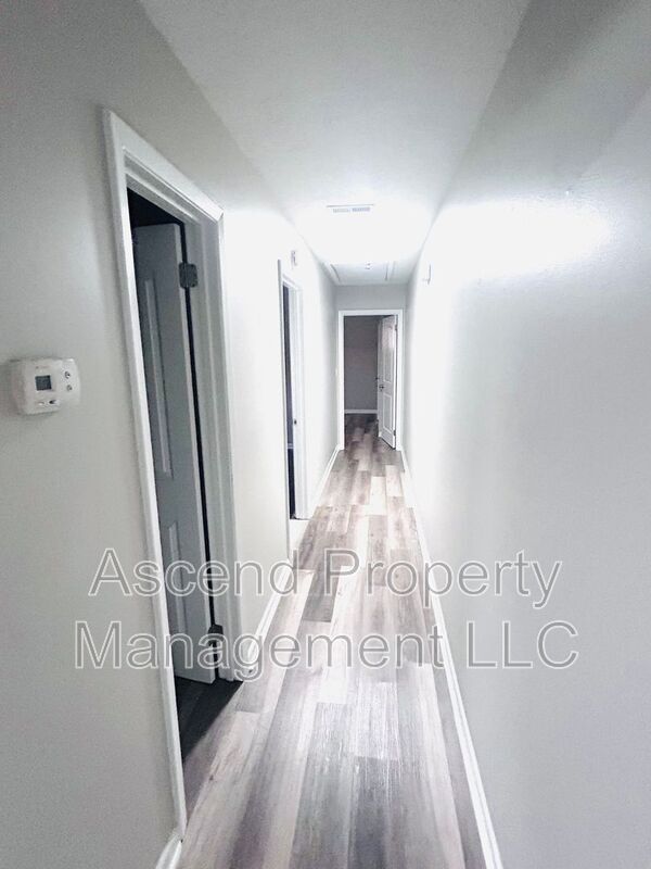 Building Photo - 3341 Pinewood Ave