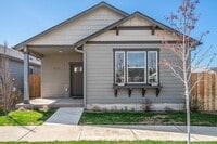 Building Photo - Move In Special !!  Newer 3 Bedroom / 2 Ba...