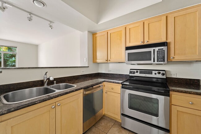 Building Photo - 2400 5th Ave