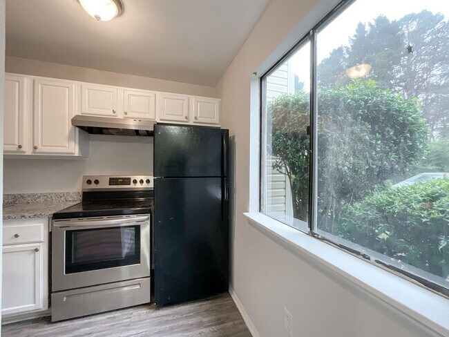 Building Photo - COMING SOON! Charming 2-Bed, 1.5-Bath Retr...