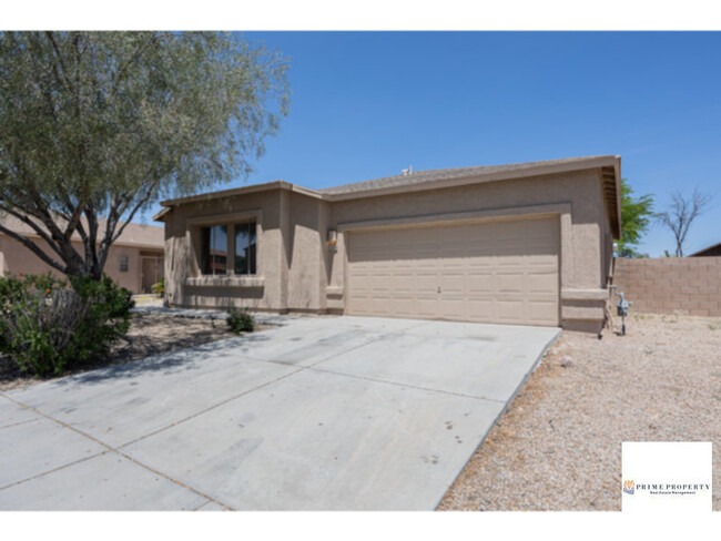 Building Photo - Wow! Absolutely stunning remodeled Tucson ...