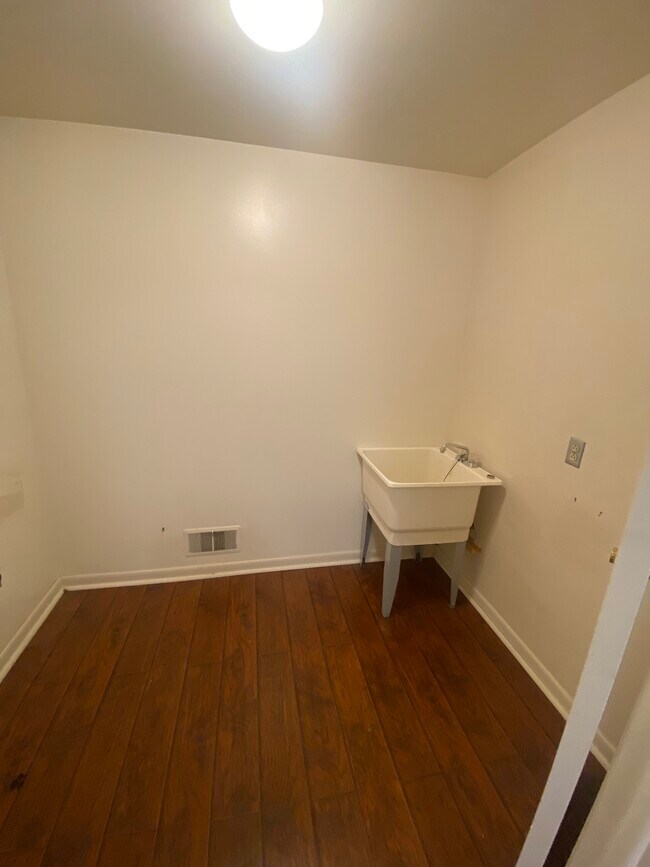 Building Photo - 5313 Territorial Rd