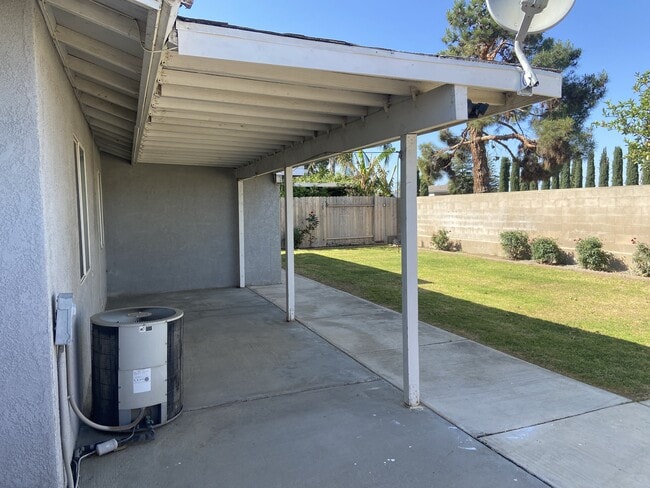 Building Photo - 6903 Creamery Ln