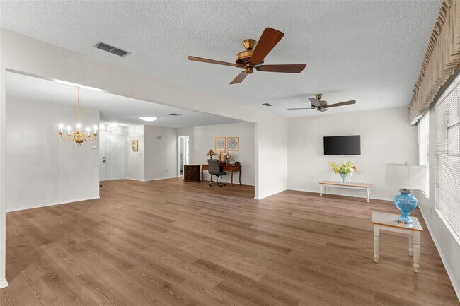 Building Photo - 1218 Gillespie Dr N