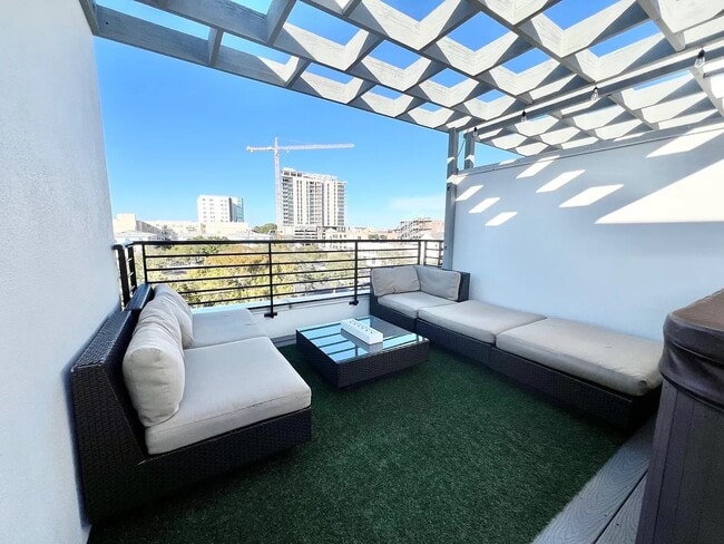 Building Photo - 814 2nd Ave N