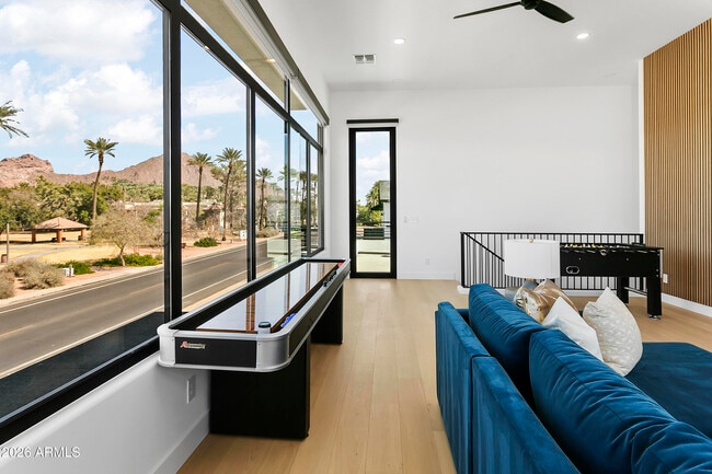 Building Photo - 4207 E Campbell Ave