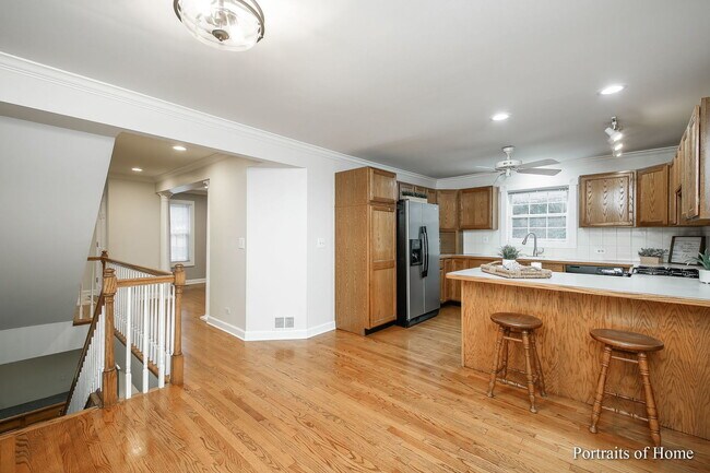 Building Photo - 325 N Loomis St