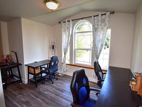 Building Photo - Welcome Home! This beautiful and spacious home