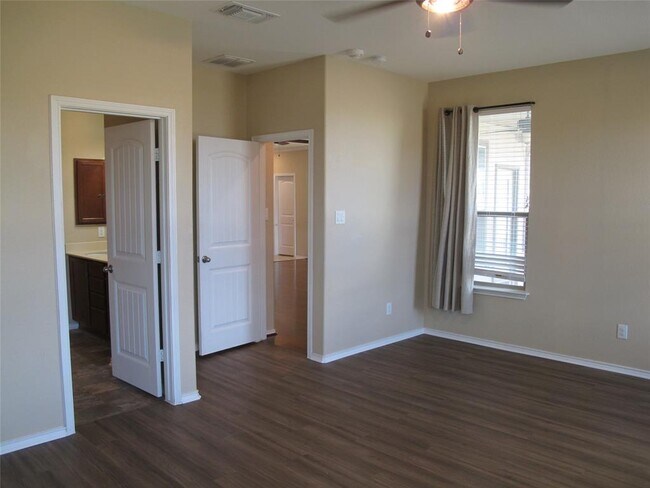 Building Photo - 6109 Mantalcino Dr
