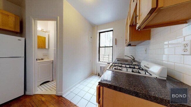Building Photo - 411 E 70th St