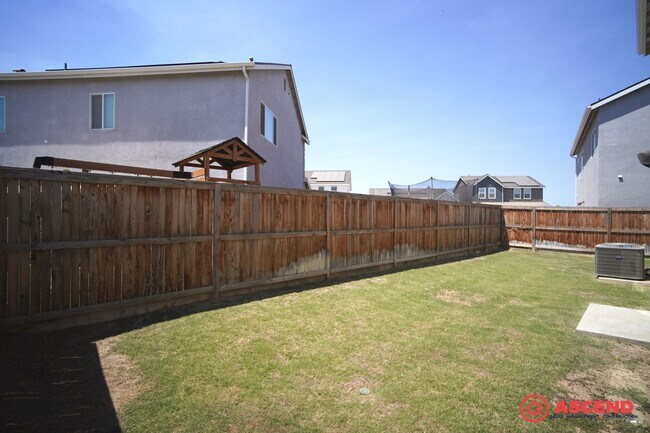 Building Photo - 4 Bedroom House in Gossamer Grove!