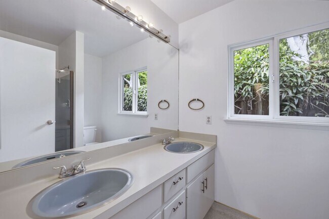 Building Photo - Upgraded 4 Bed, 2 Bath Home on Charming Tree Lined Street in Desirable Crescent Park