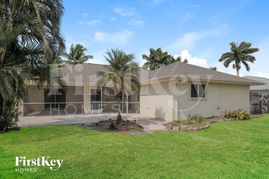 Building Photo - 2301 SE 8th Pl