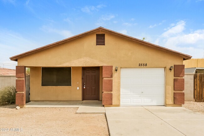 Primary Photo - 2558 E Broadway Rd